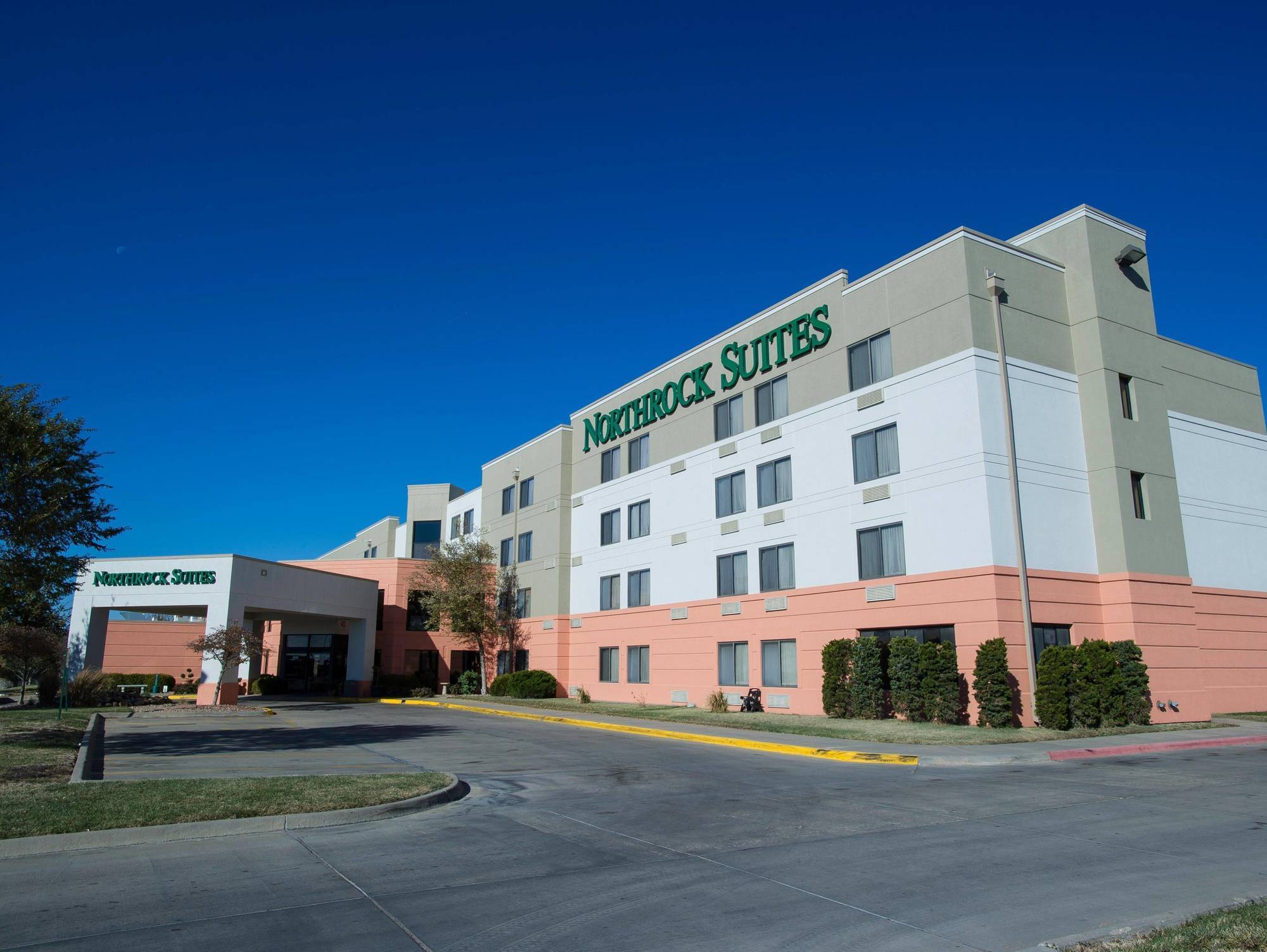 Comfort Inn & Suites Wichita Exterior photo