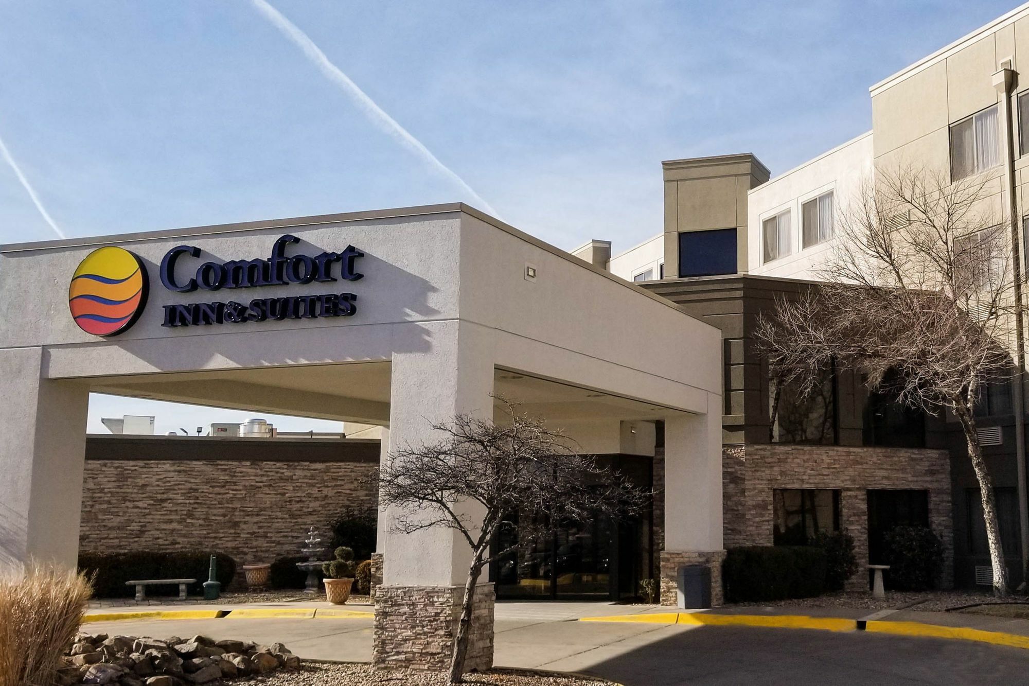Comfort Inn & Suites Wichita Exterior photo